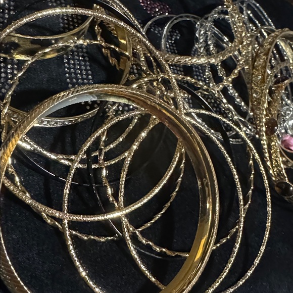 Bangles & Bracelets $13 each or 3 for $25 winners choice - Picture 2 of 9